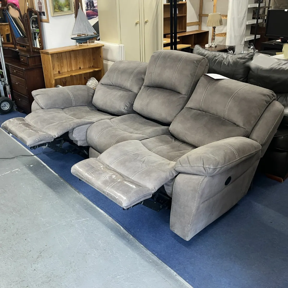 Large Electric Reclining Sofa - Image 2