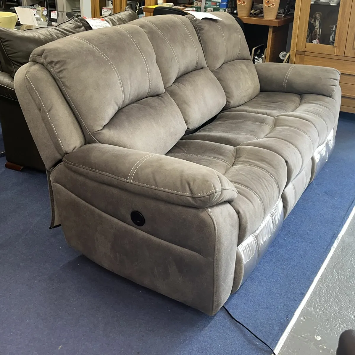 Large Electric Reclining Sofa - Image 3