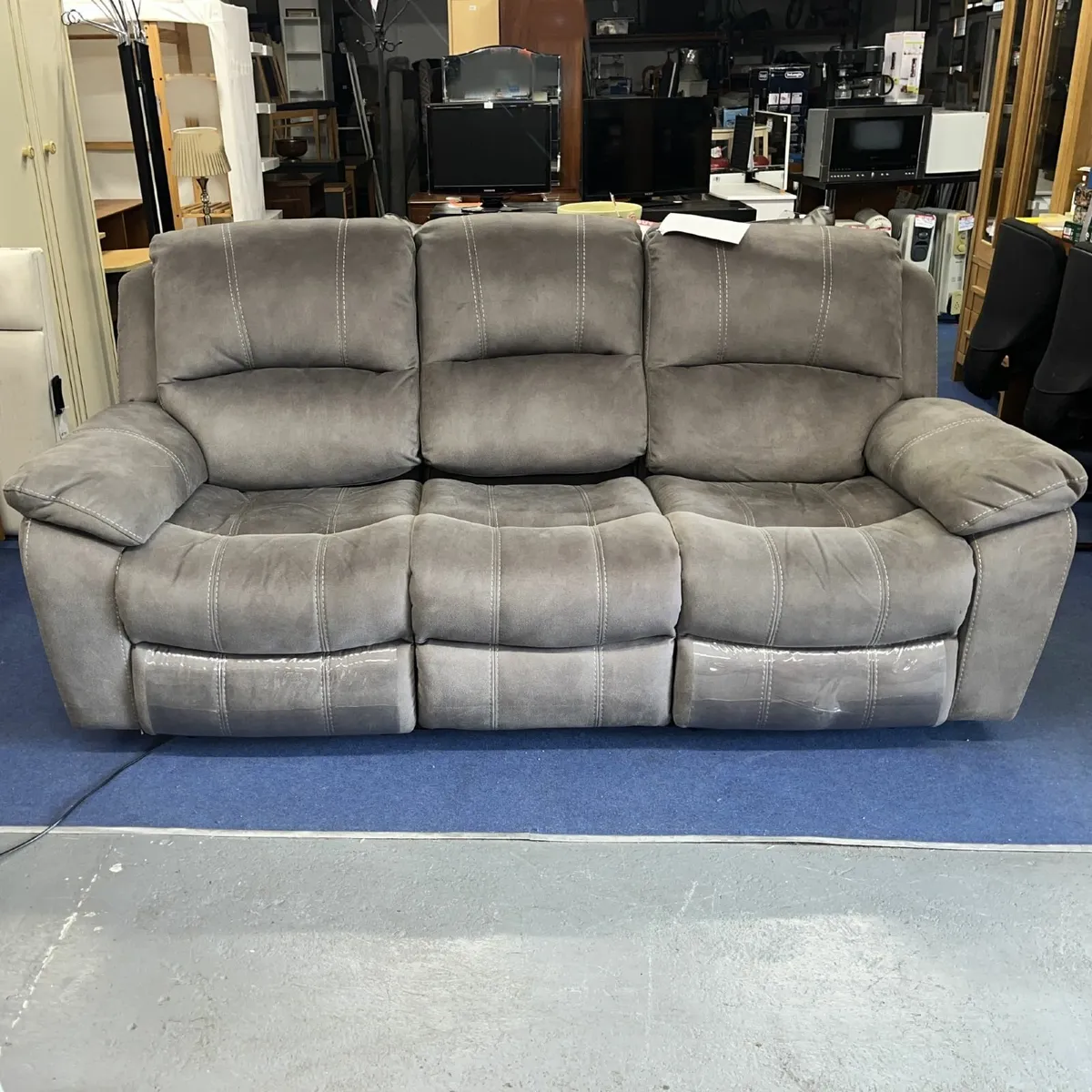 Large Electric Reclining Sofa - Image 1