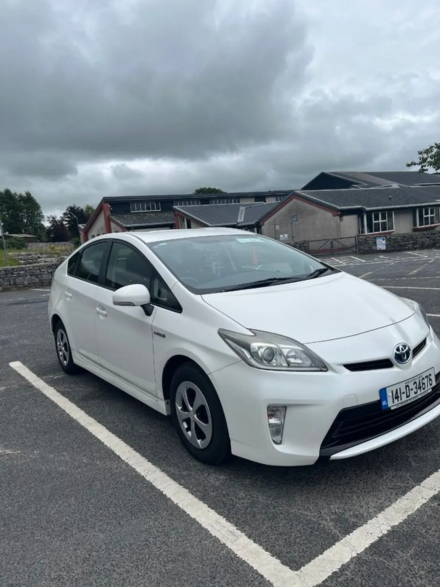 2014 Toyota Prius - Image 2