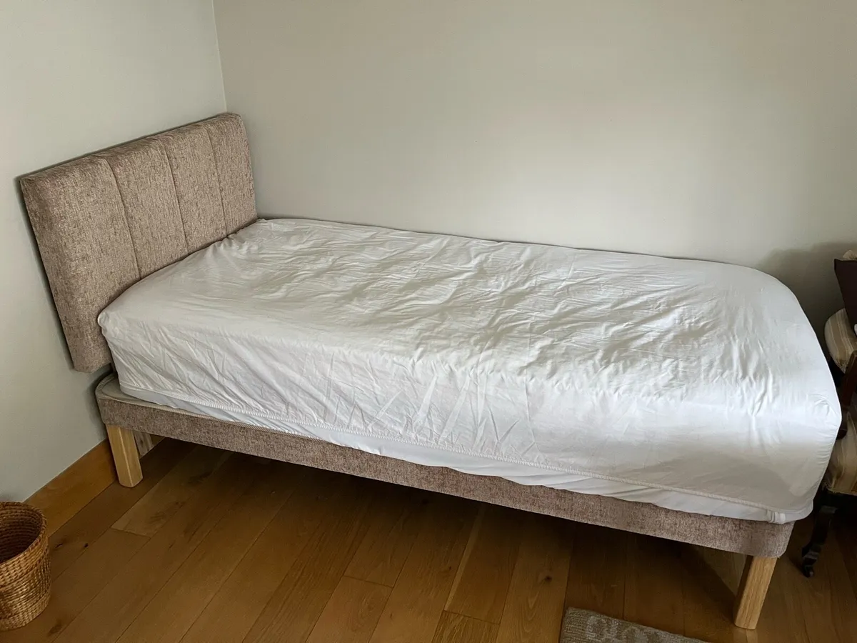 Single bed - Image 1