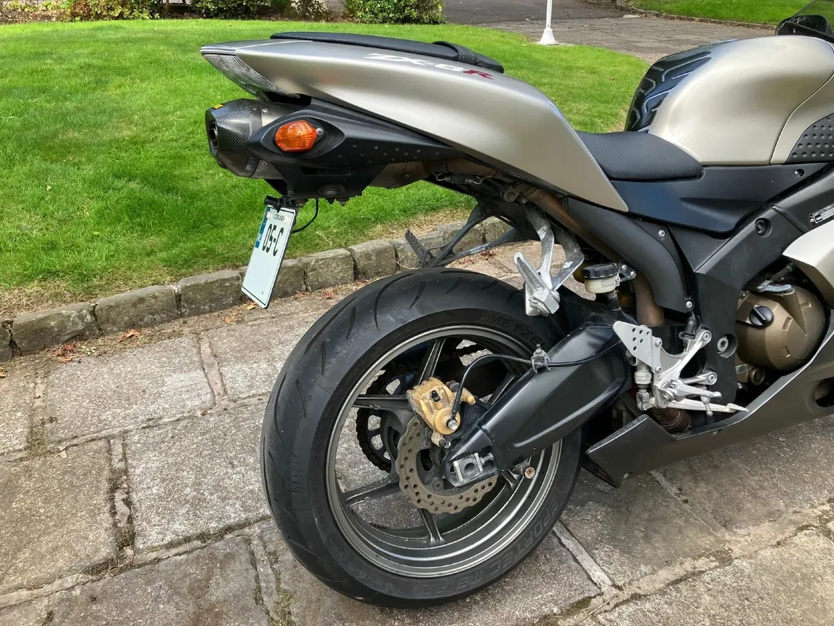 Kawasaki ZX6R (2005) - Image 4