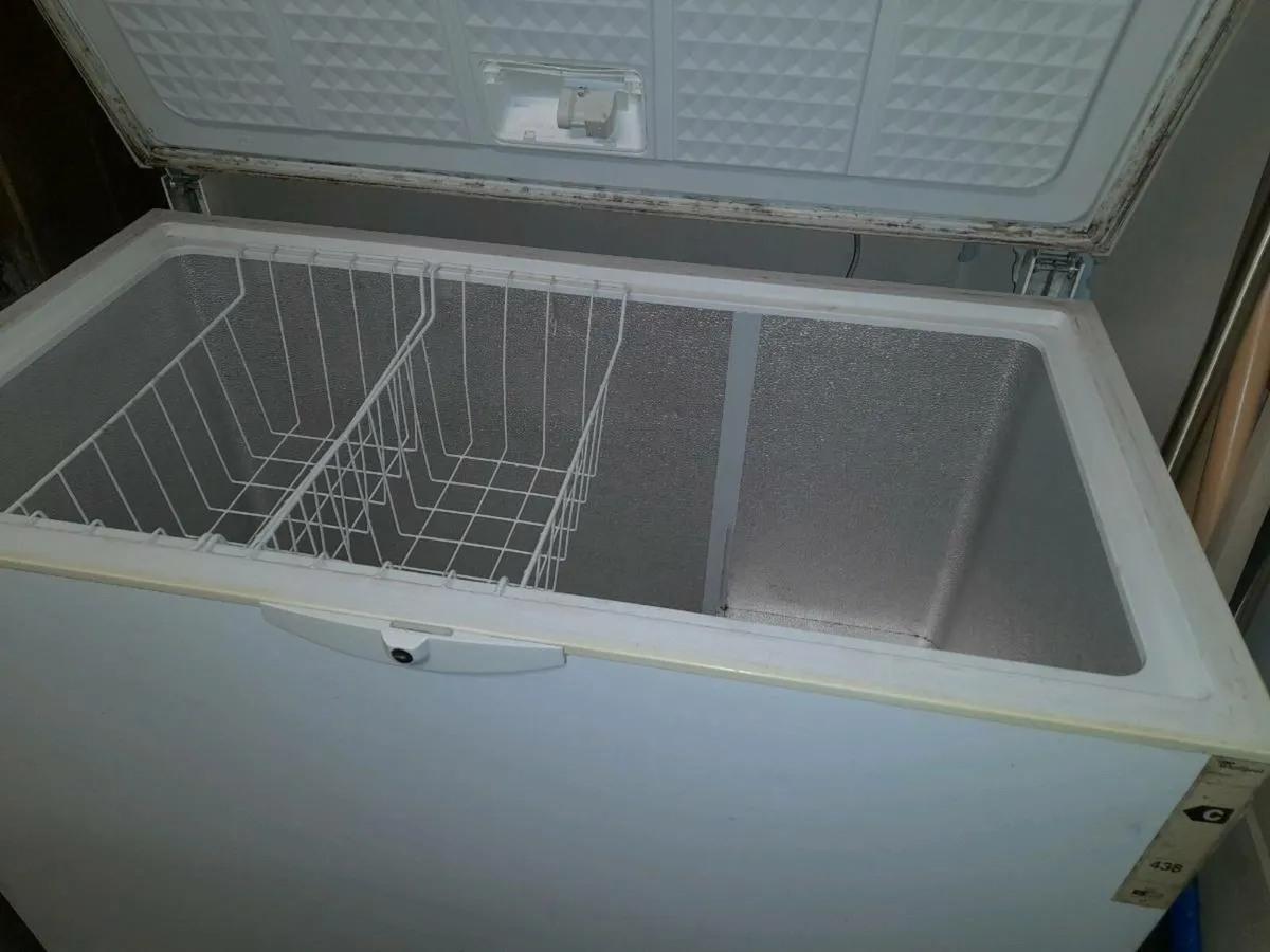 Chest freezer...free to take away - Image 3