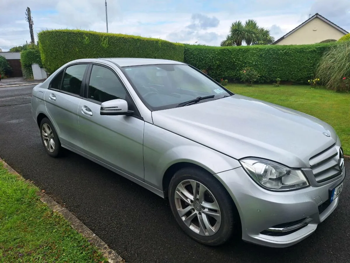 Mercedes benz 220D automatic - Image 2