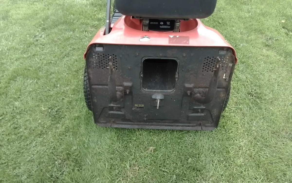 Ride on mower - Image 2