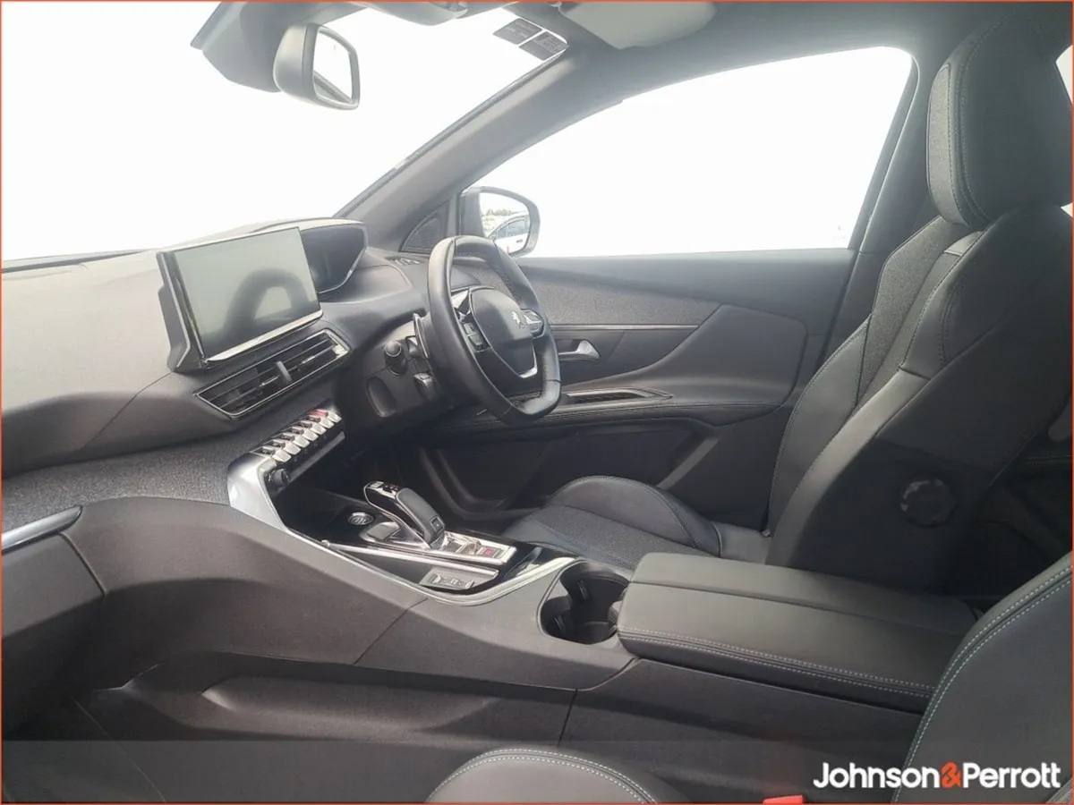 Peugeot 5008 1.5 Bluehdi 130bhp Allure Auto - Image 3