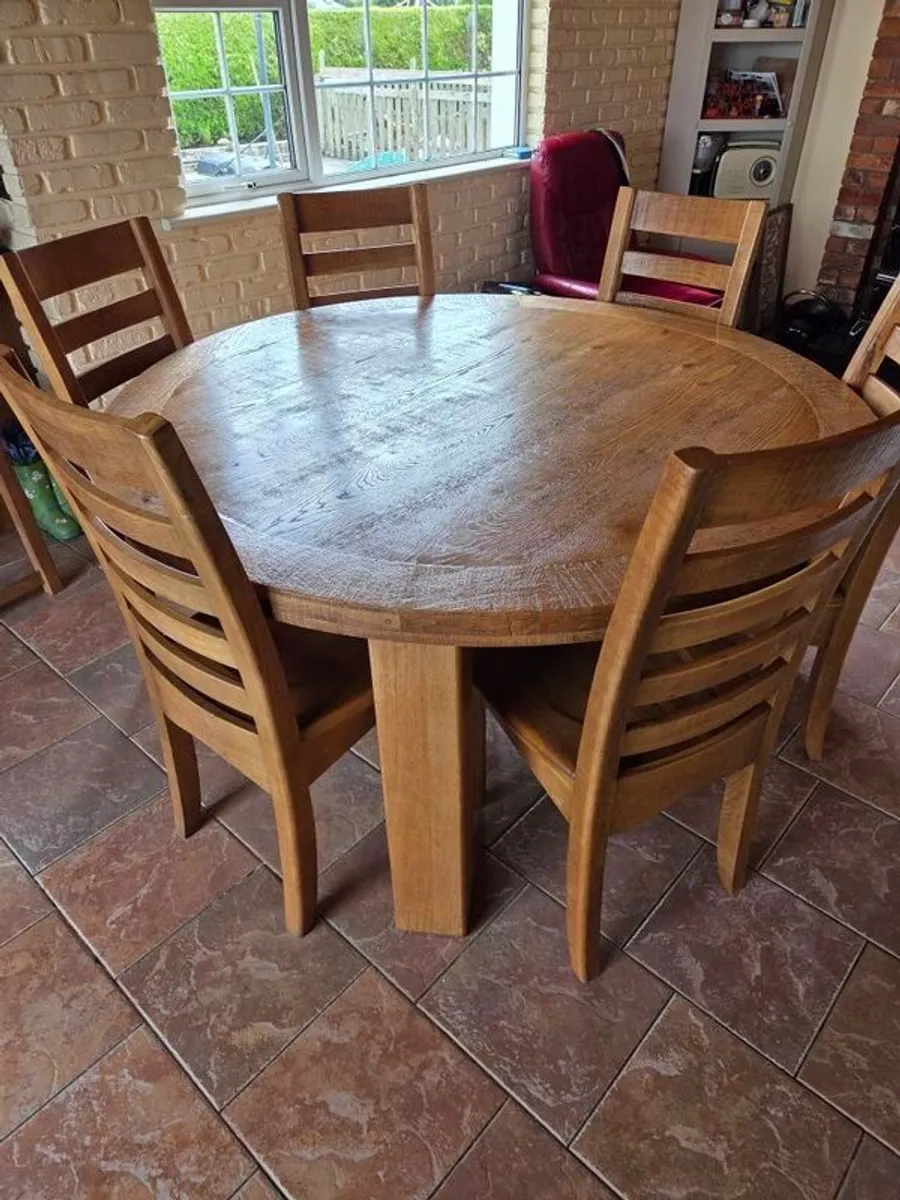 Solid oak tabke and 6 chairs - Image 1
