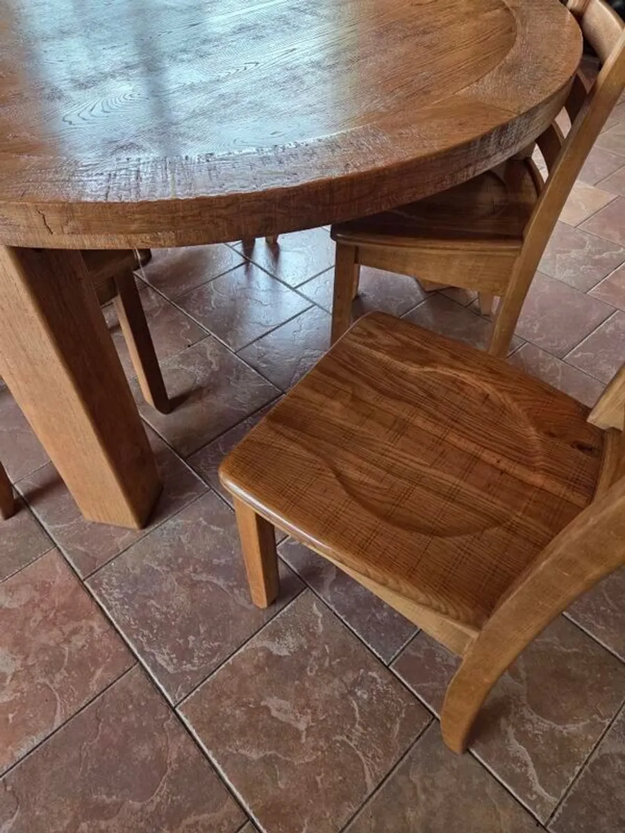 Solid oak tabke and 6 chairs - Image 2