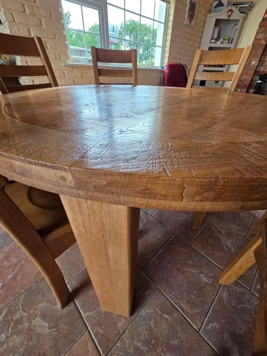 Solid oak tabke and 6 chairs - Image 3