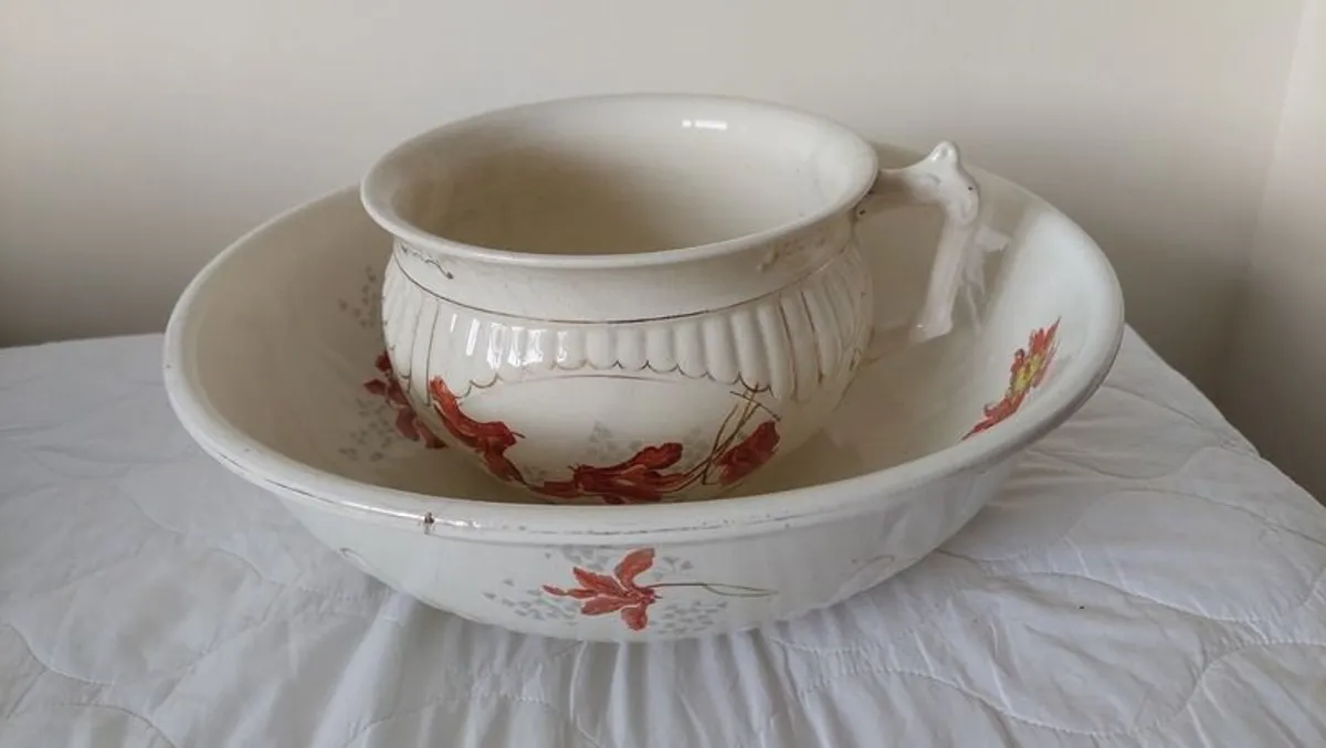 Night set - vintage bowl and potty - Image 1