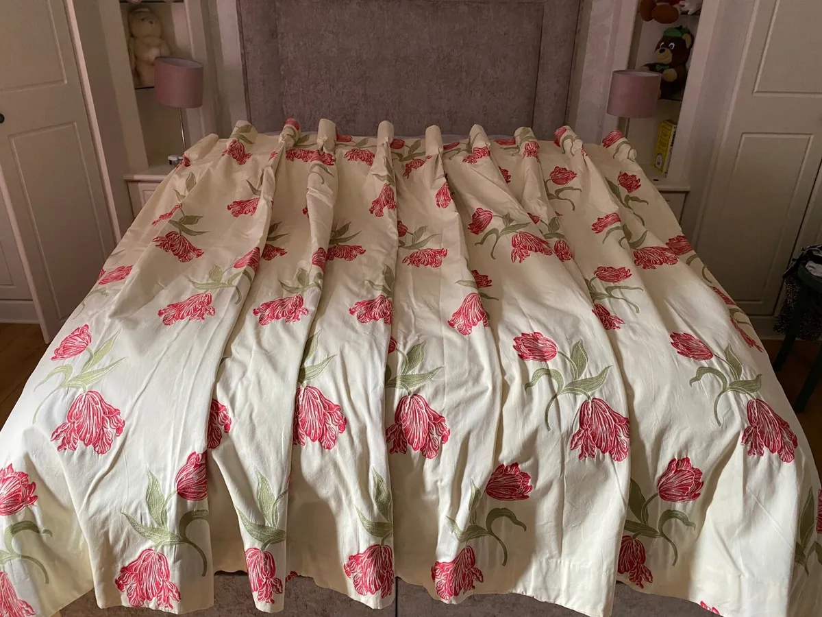 Curtains - Image 3