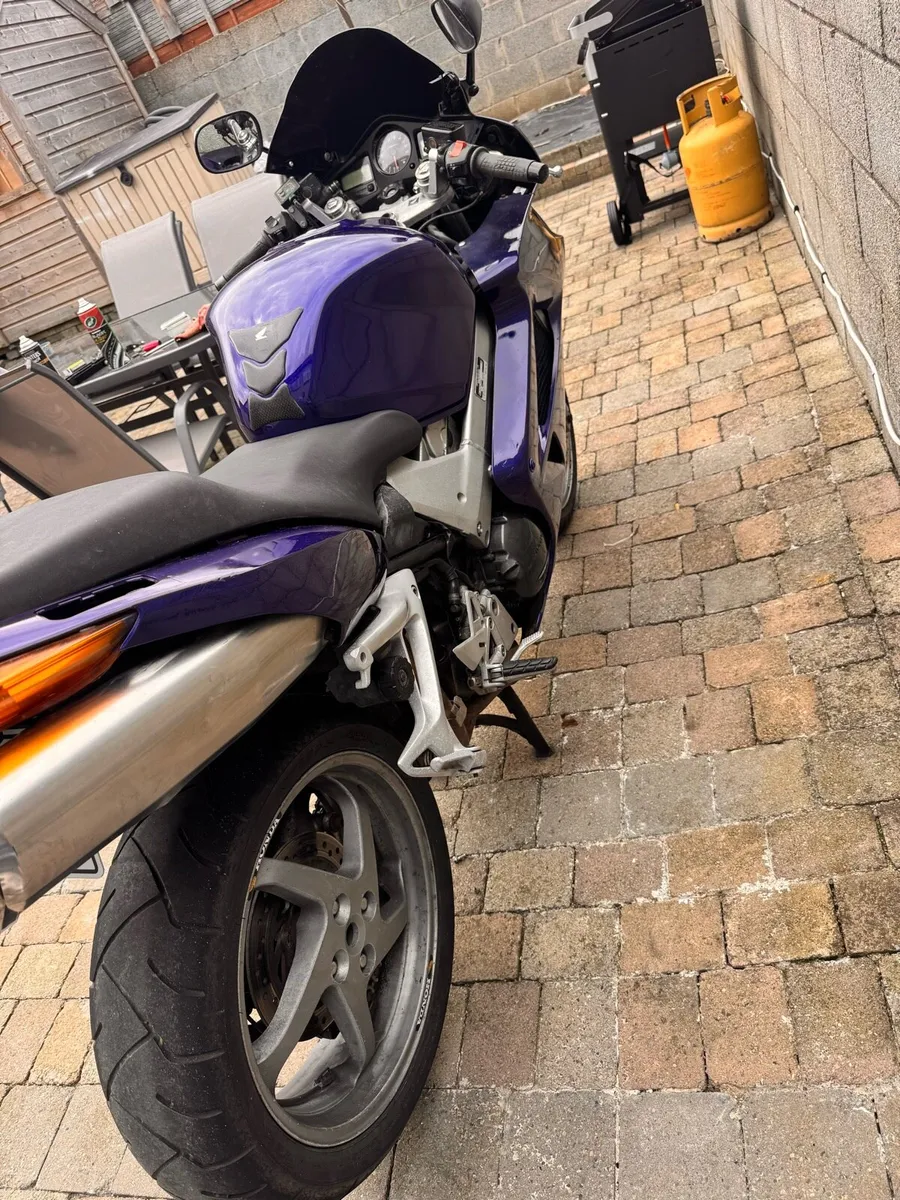 Honda vfr 800 - Image 4