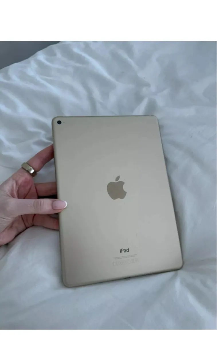 iPad Air 128GB - Image 1