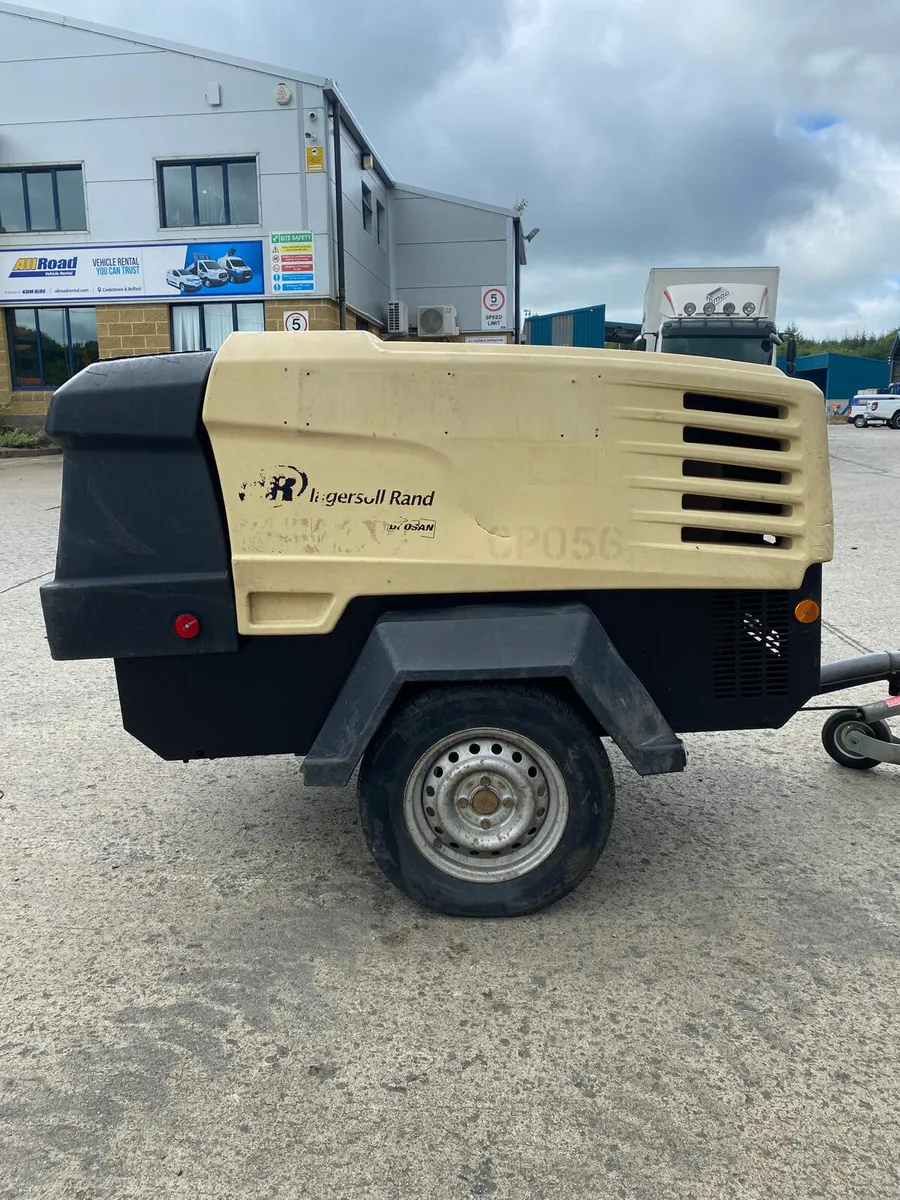 2011 INGERSOLL RAND 741 140CFM TWO TOOL COMPRESSOR - Image 4