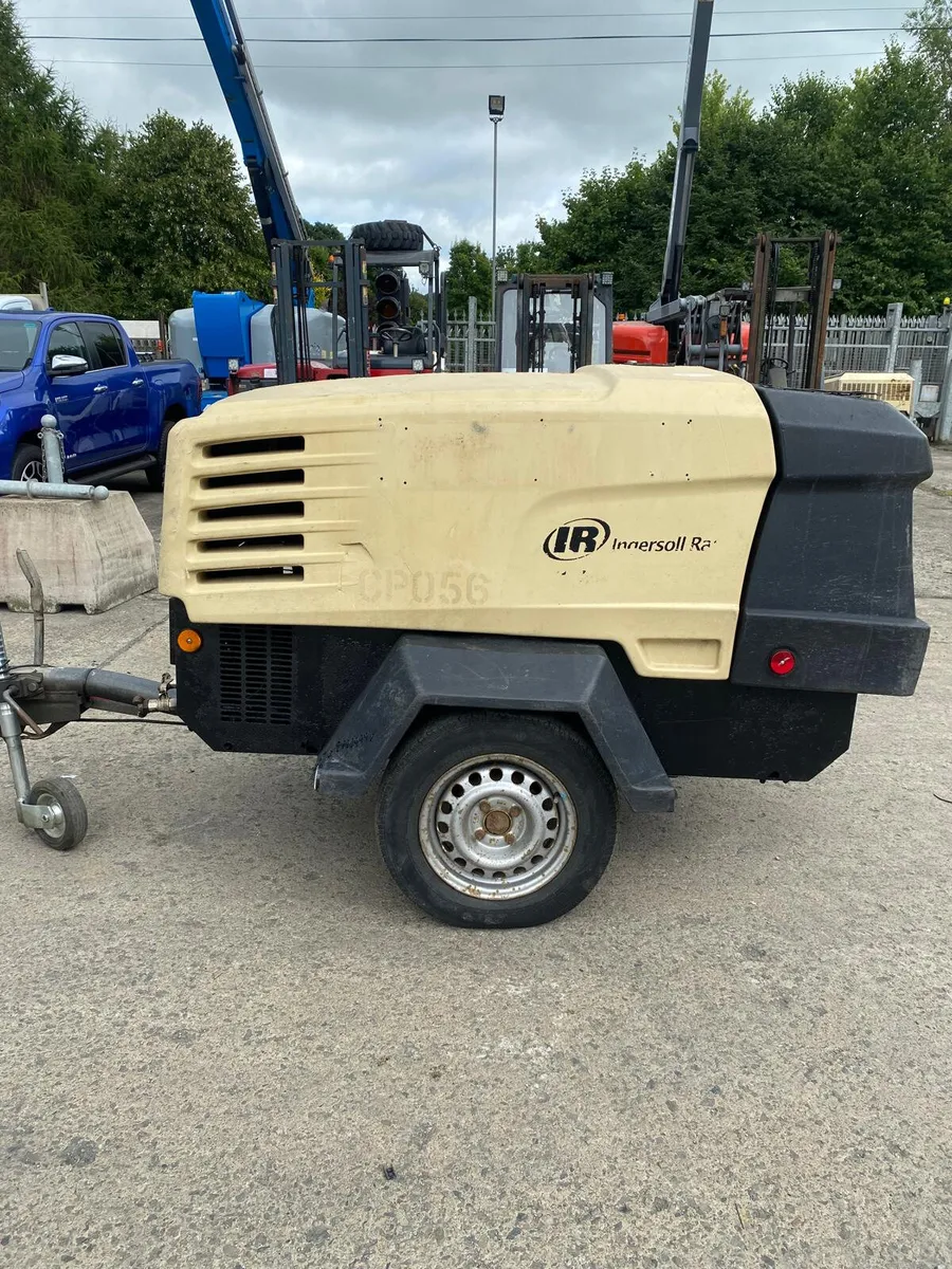 2011 INGERSOLL RAND 741 140CFM TWO TOOL COMPRESSOR - Image 3