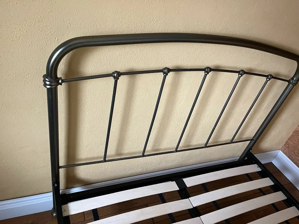 Double bed - Image 2