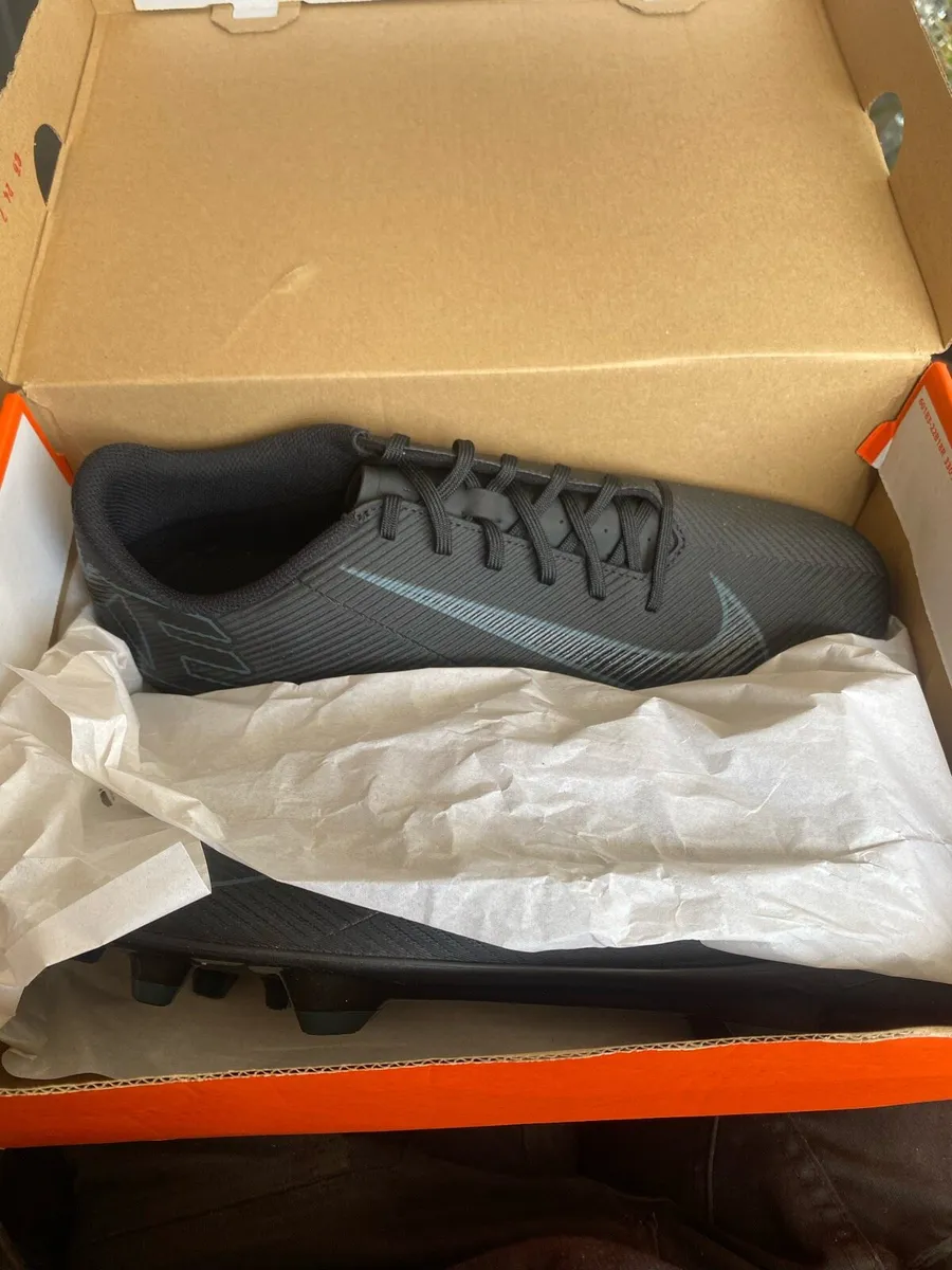 Nike boots - Image 1