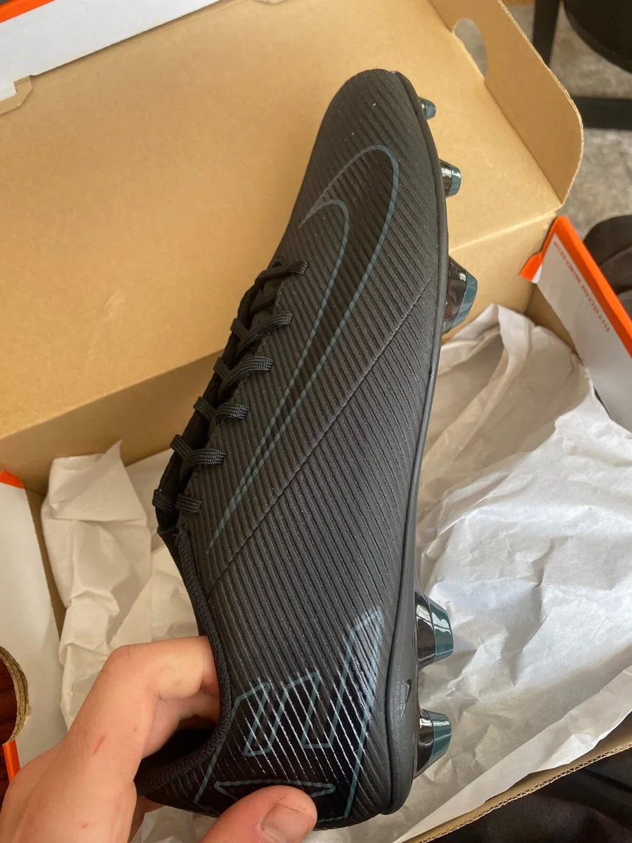 Nike boots - Image 3