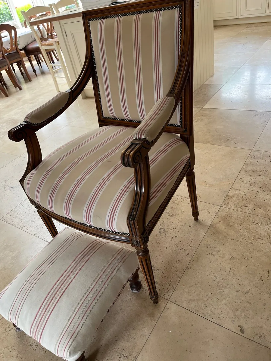 Occasional chair with footrest - Image 2