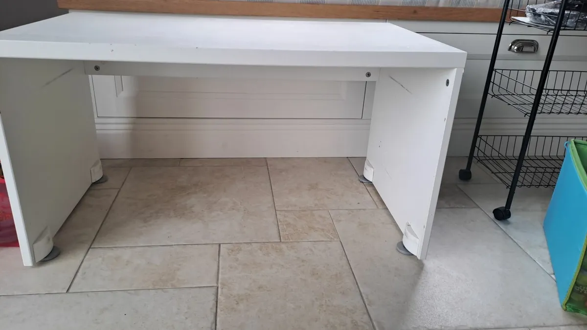 Toy storage and playtable - Image 2