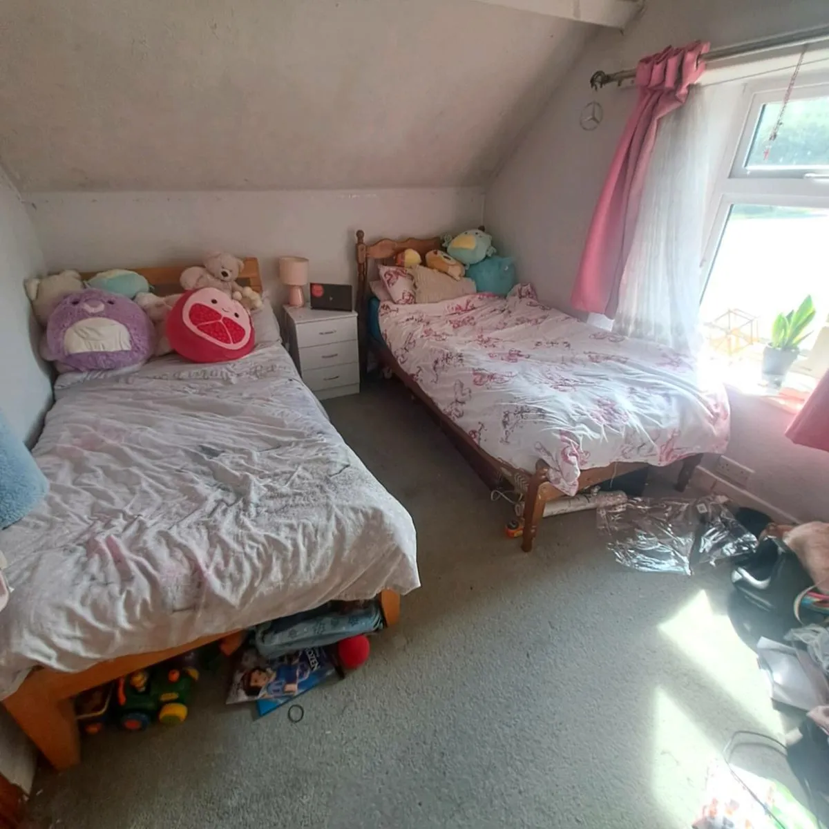 2 single beds - Image 1