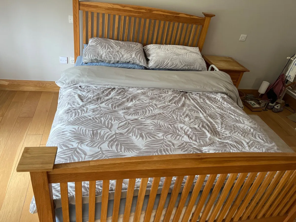 Bed Kingsize with good mattress - Image 2