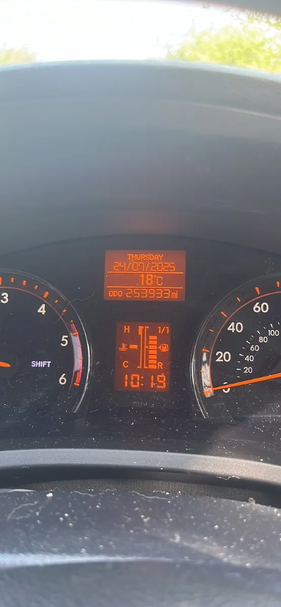 Toyota Avensis 2010 - Image 1