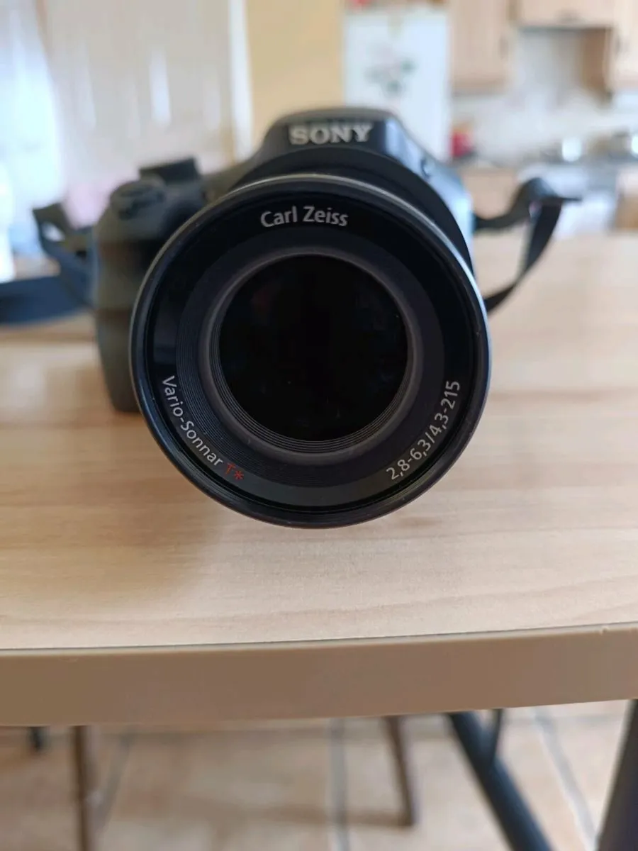 SONY   CYBERSHOT CAMERA. - Image 2