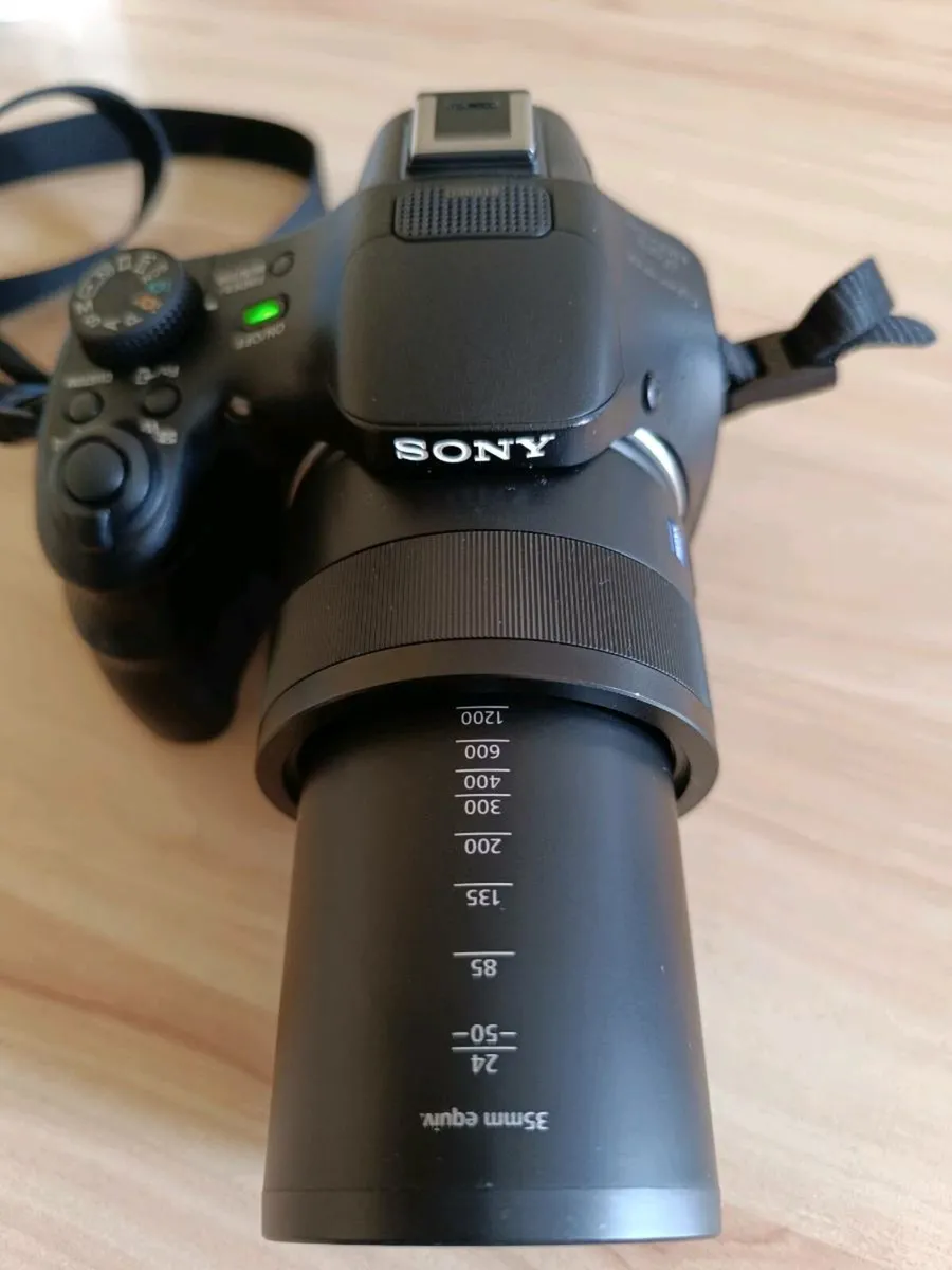SONY   CYBERSHOT CAMERA. - Image 3