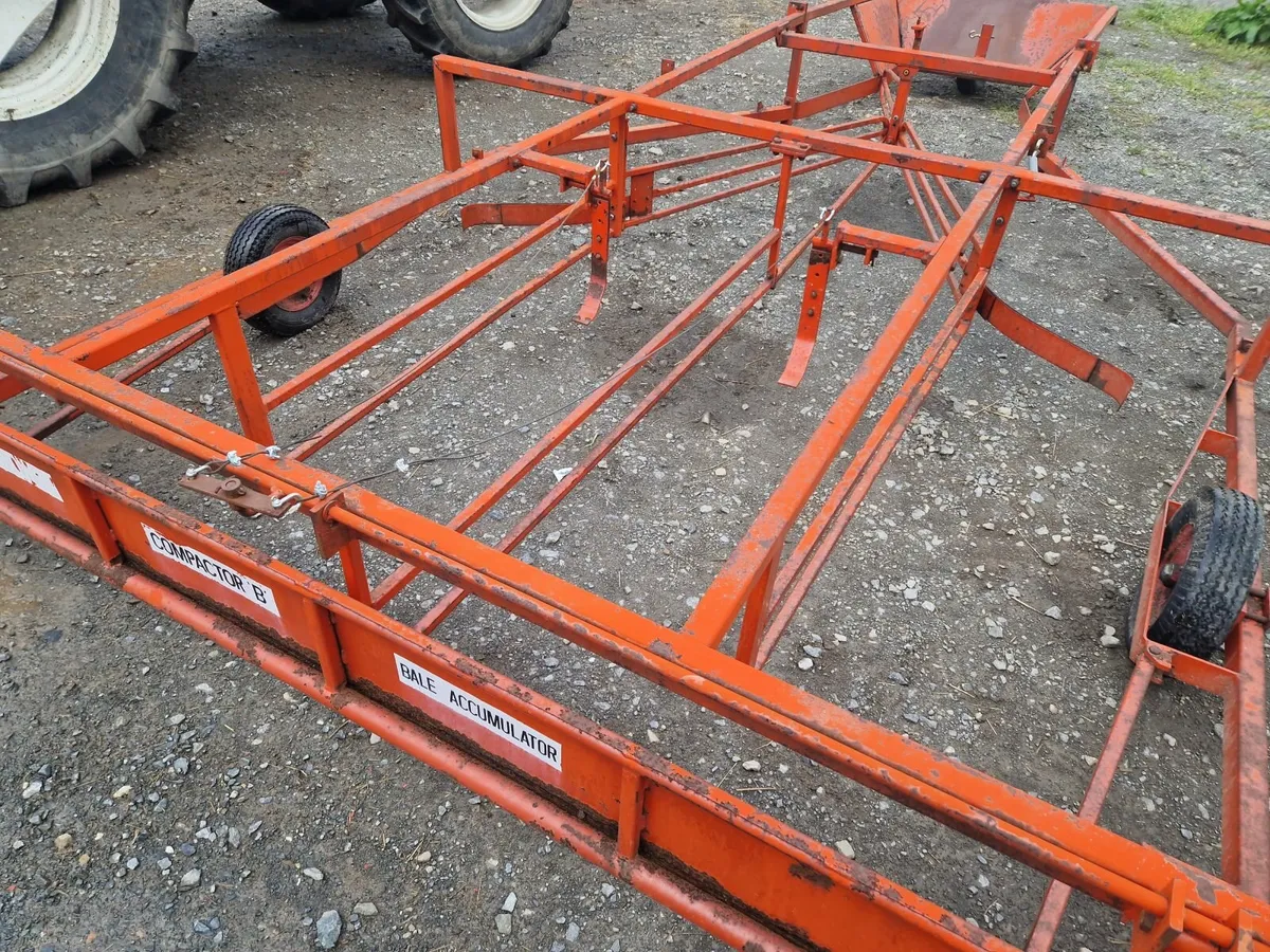 Flat 8 bale sleigh - Image 1