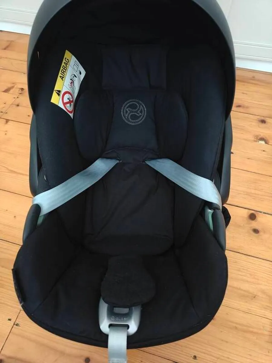 Cybex Cloud T i-size Carseat/Carrier - Image 2