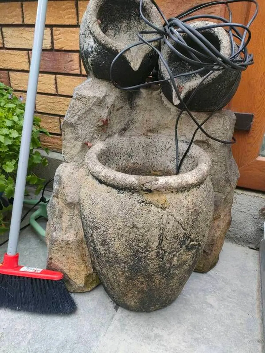 Water fountain - Image 1