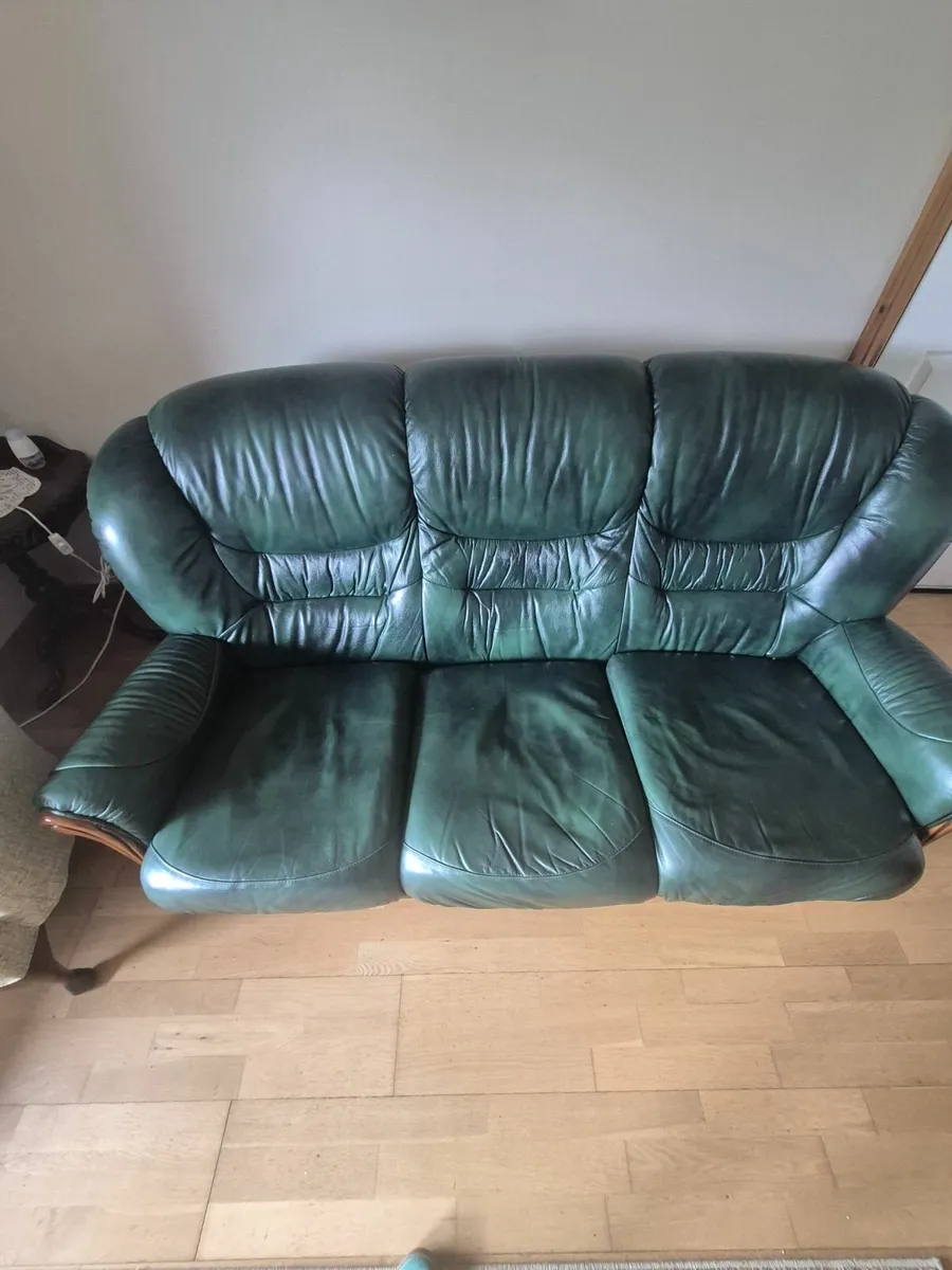 Leather sofa & 2 armchairs - Image 1