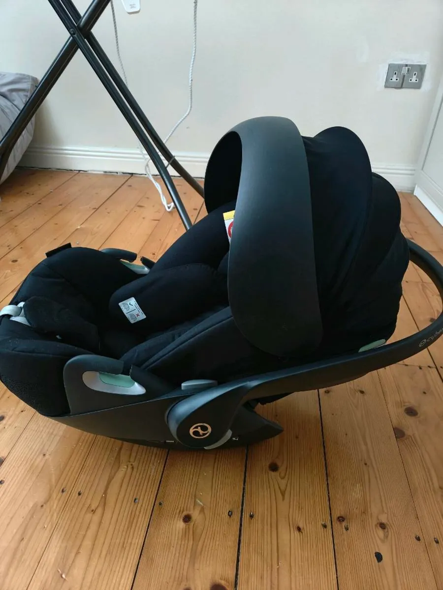 Cybex Cloud T i-size Carseat/Carrier - Image 1