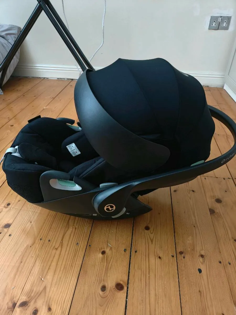 Cybex Cloud T i-size Carseat/Carrier - Image 4