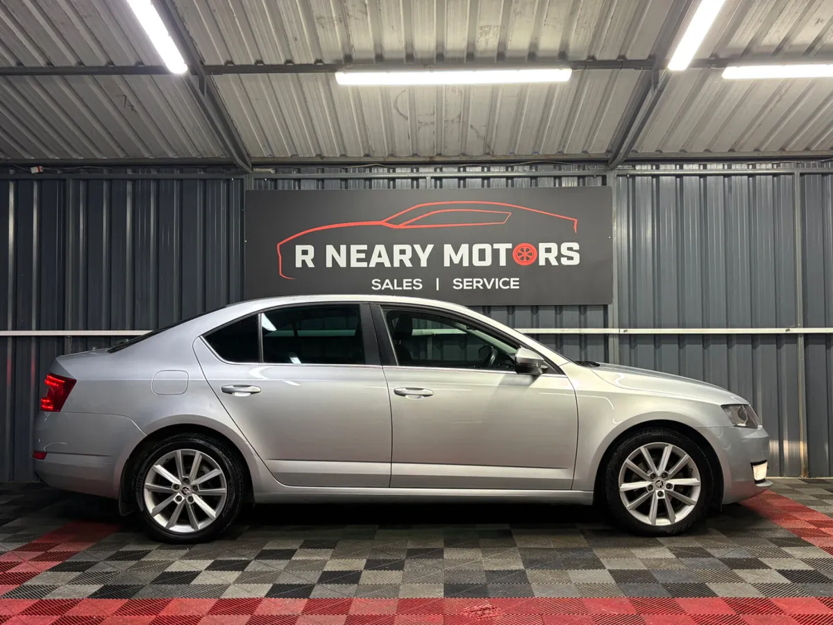 2015 Skoda Octavia  1.6 TDI CR 105BHP Elegance - Image 4