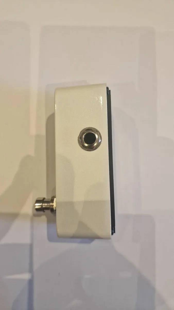Guitar tuner pedal - Image 2