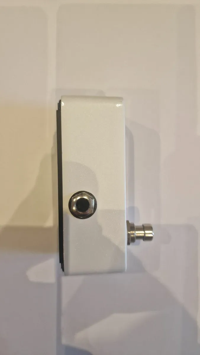 Guitar tuner pedal - Image 3