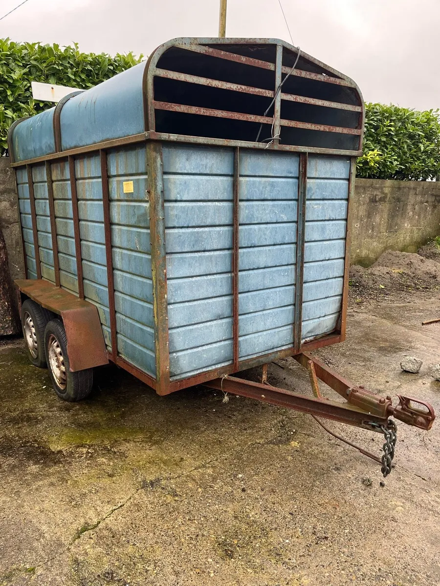Transport box, cow trailer, disc mower+other bits - Image 2