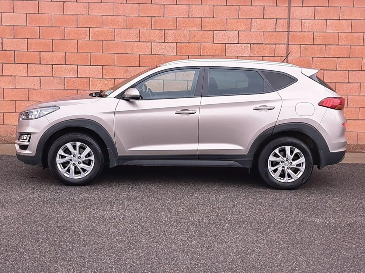 Hyundai Tucson Comfort Plus Model 1.6 Diesel. - Image 3