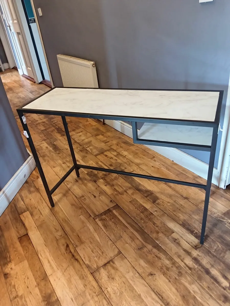 Nail table - Image 1