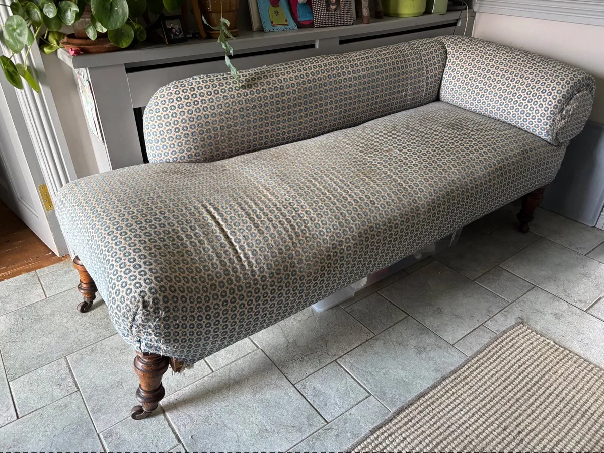 Free Chaise Longue - Image 1