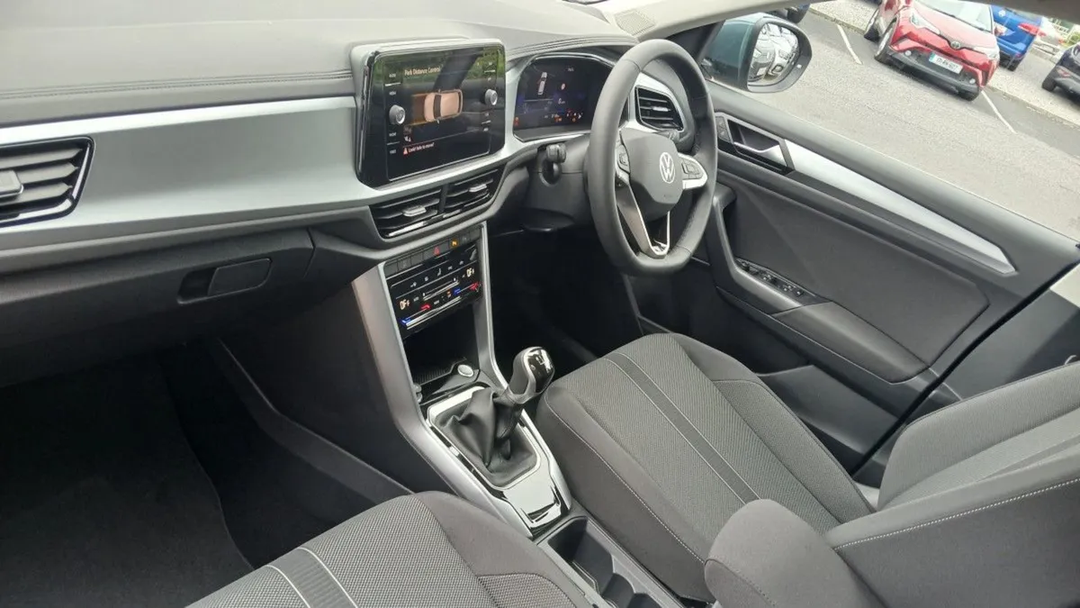Volkswagen T-Roc Edition 75 2.0tdi 116HP  rear Vi - Image 3