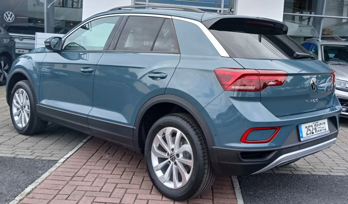 Volkswagen T-Roc Edition 75 2.0tdi 116HP  rear Vi - Image 4