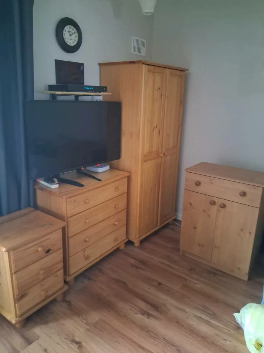 Bedroom furniture - Image 1