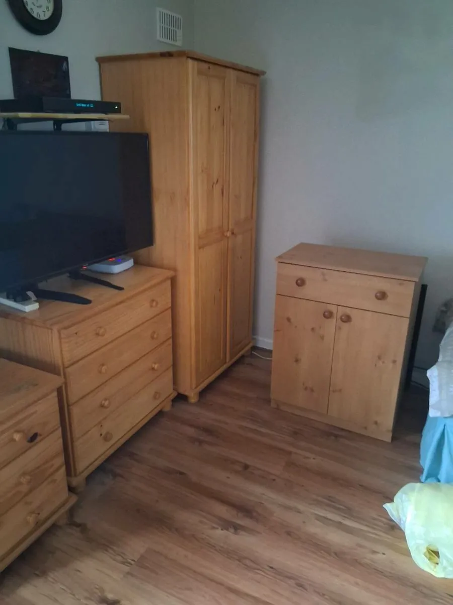 Bedroom furniture - Image 2