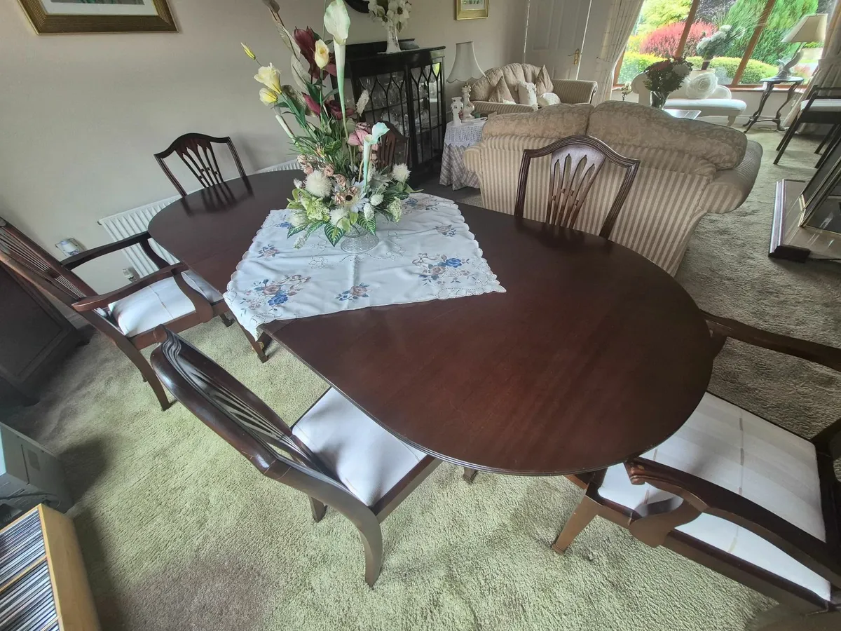 Mahogony dining table & 6 chairs - Image 2