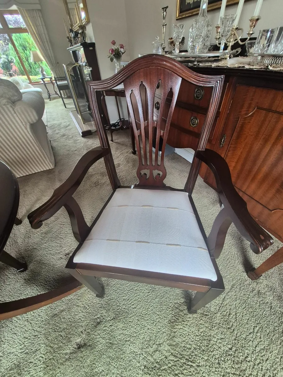 Mahogony dining table & 6 chairs - Image 3