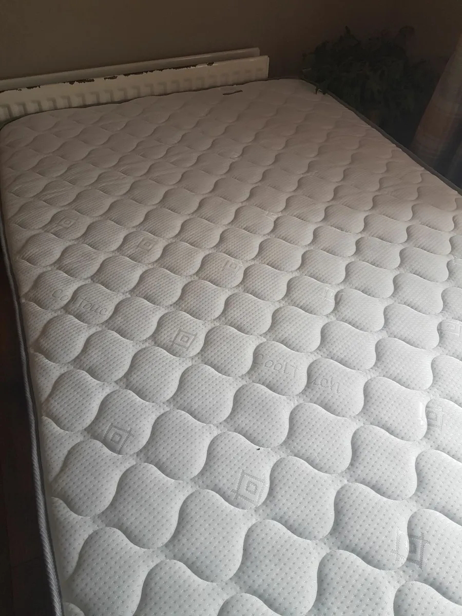 Double bed mattress - Image 1