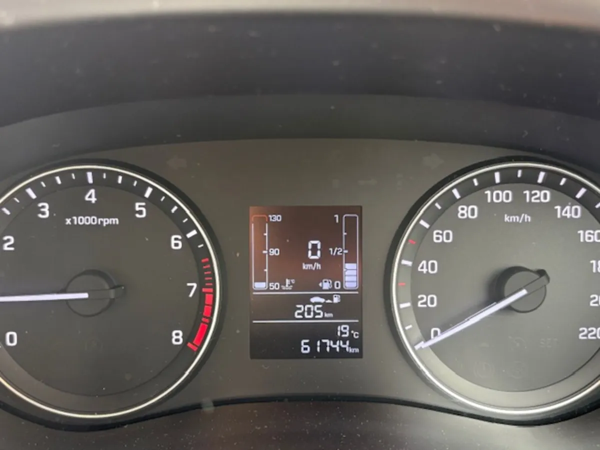 Hyundai i20 2018 DELUXE HIGH SPEC - Image 2